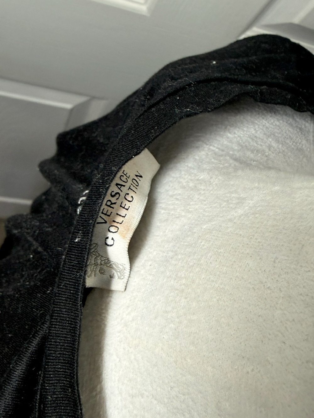 VERSACE Unisex Tee - Picture 6 of 7